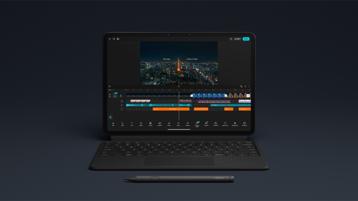 Alexa Tablet 12 Proに専用キーボードとペンを付けた様子